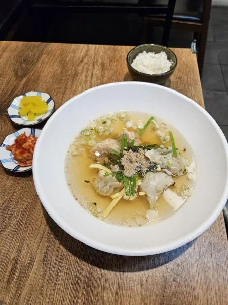 Dongbaek Sikdang