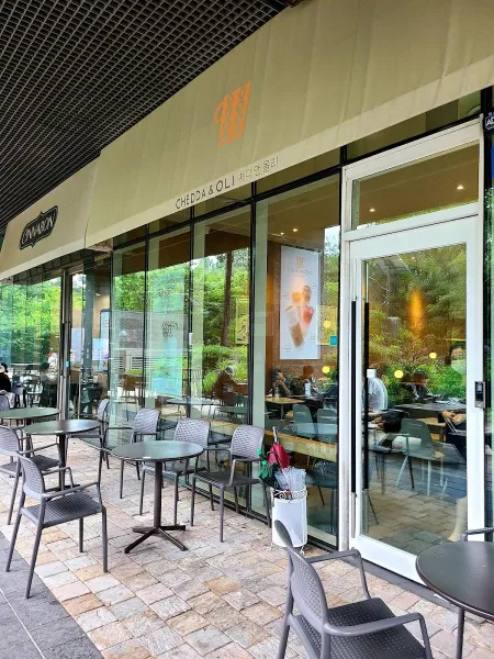 Brunch cafe, Chedda & Oli