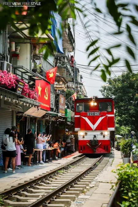 Hanoi Train Street (Nguyễn Thái Học)
