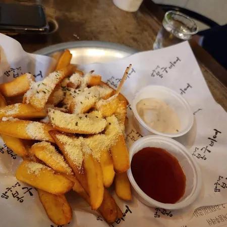 Apgujeong Bonggu Beer