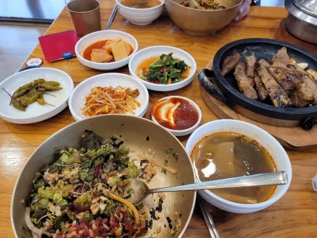 Jisangol Gamasot Gukbap Janggi Branch