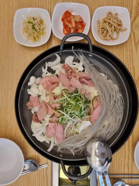 Kim Ttu-Kkeong Budae Jjigae Mapo Gongdeok Branch