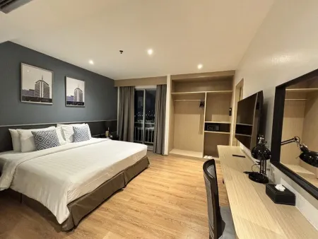 Evergreen Place Siam by UHG